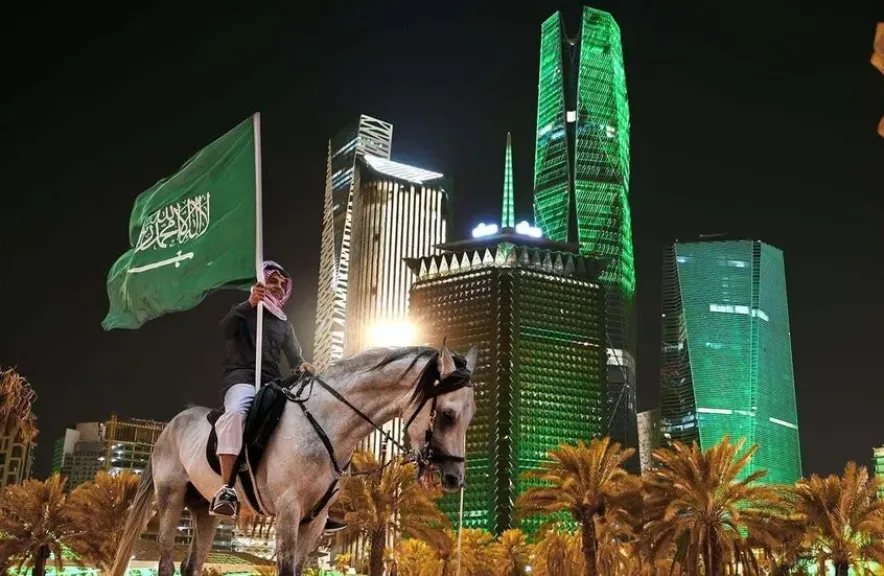 سياسي سعودي يُفنّد مزاعم ”الوصاية السعودية على اليمن”: هذه دعوات تُروجها جهات بدوافع خاصة وتُضلل البسطاء...